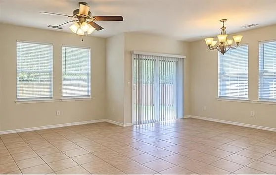 3 bed, 2.5 bath, 1500 sqft, $1,600 — Photo 3