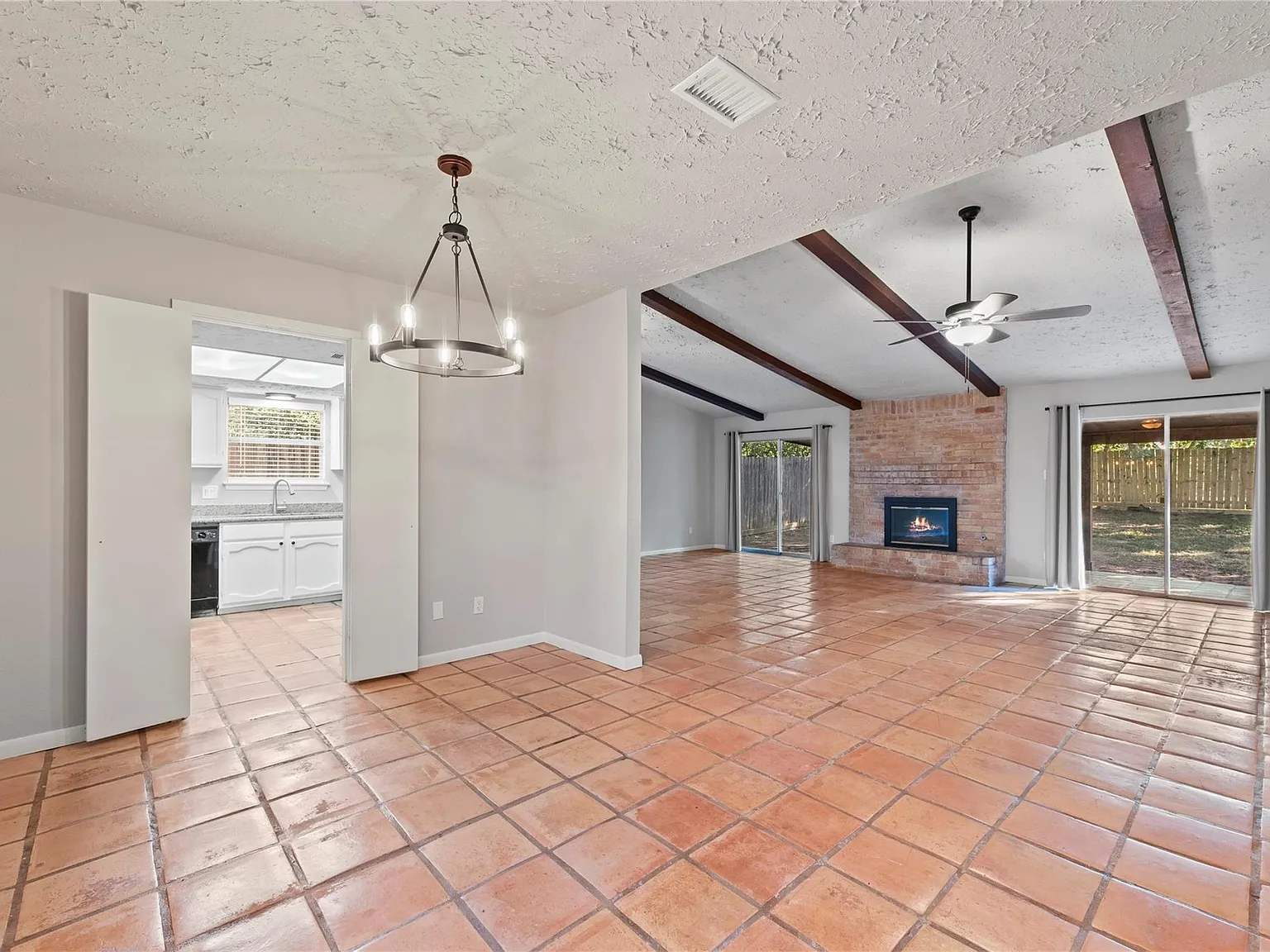 4 bed, 2.0 bath, 1865 sqft, $1,750 — Photo 4