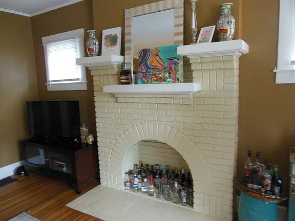 3rd image of 1725 Deerwood Ave
