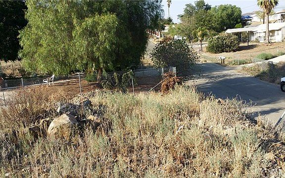 2nd image of 28621 Hampshire Dr