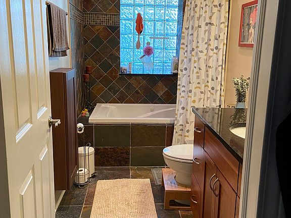 5th image of 1750 W Ainslie St #2