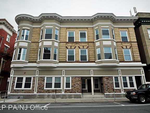 3rd image of 17 Belvidere St #301