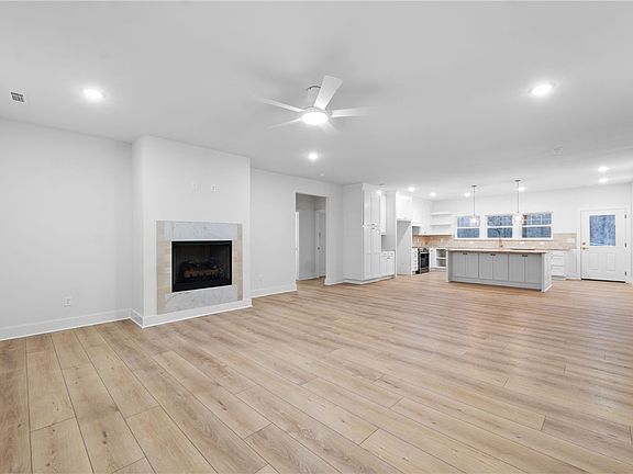 5th image of 32 Lochgilphead Ln