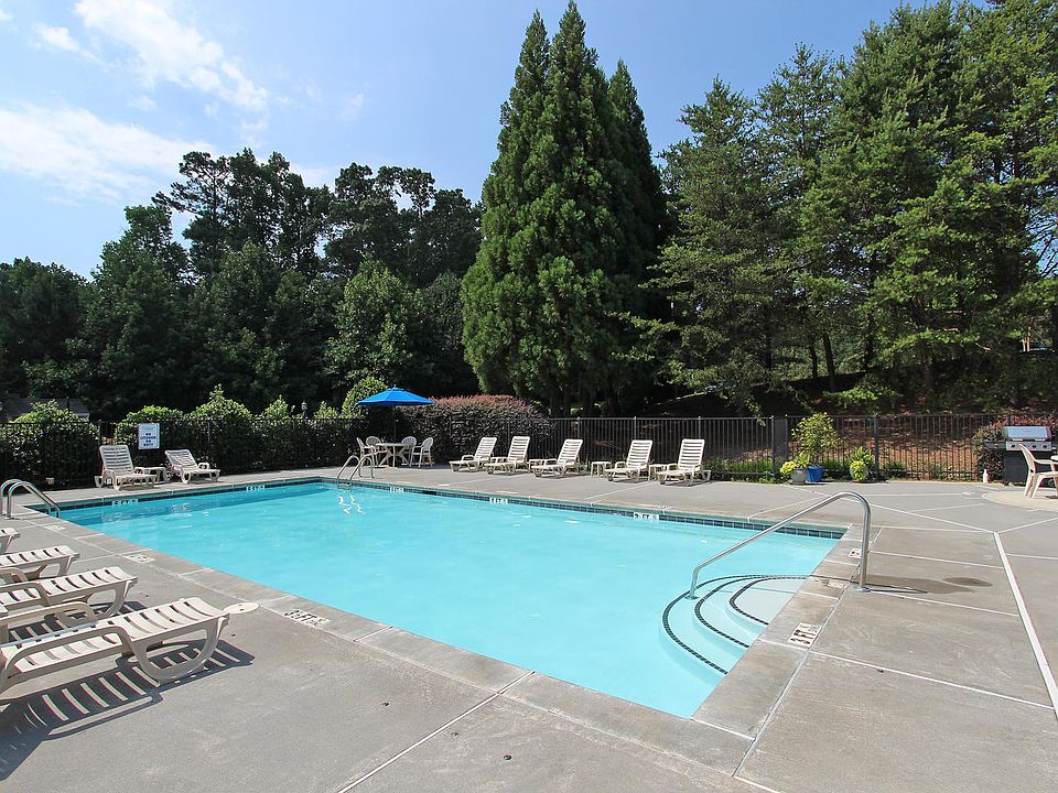 2nd image of 527 Mirramont Pl