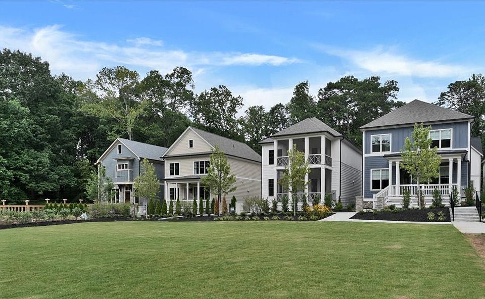 Homes facing the Common Green