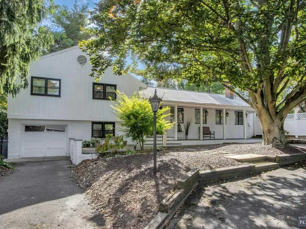 703 Eastview Ter, Township Of Washington, NJ 07676