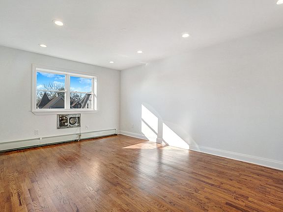 3rd image of 1131 Revere Ave #2