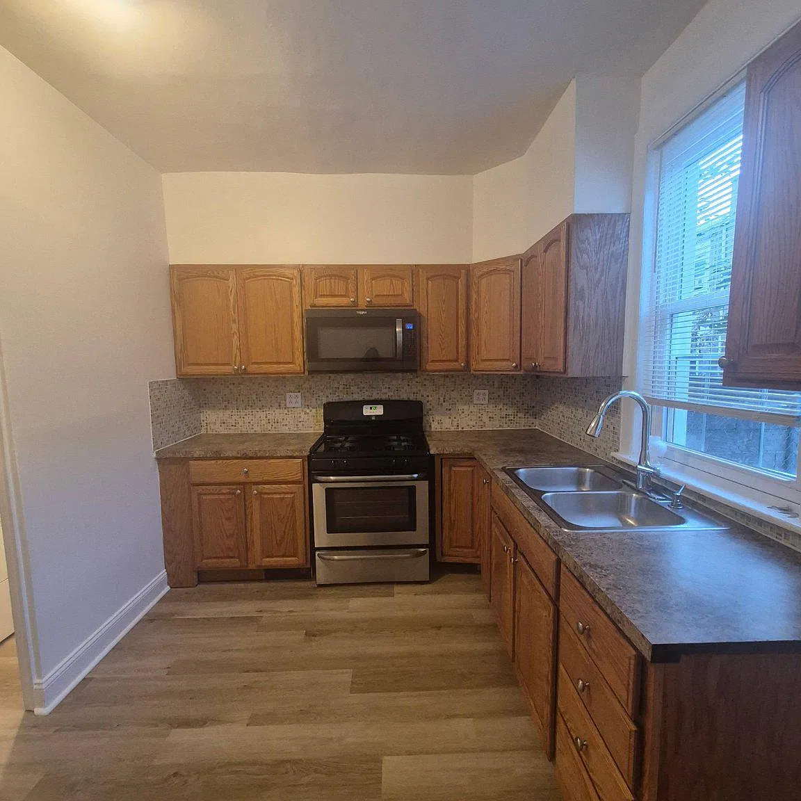 2 bed, 1.0 bath, 896 sqft, $1,775 — Photo 4
