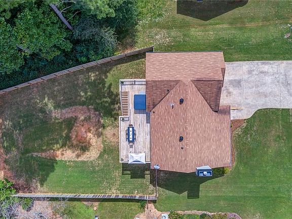 4th image of 302 Hearthstone Ct