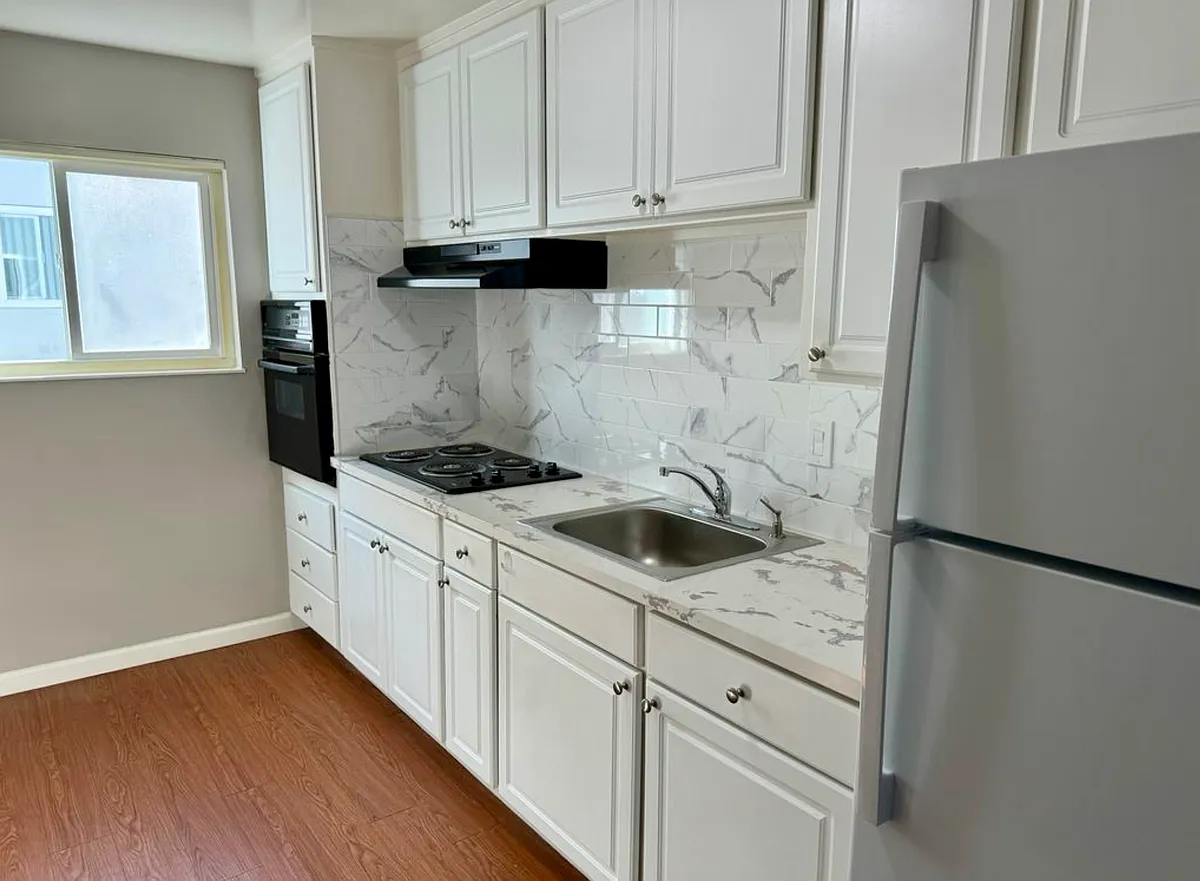 Building Photo - 2070 Latham St #2