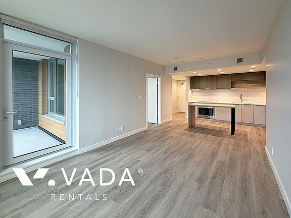 4th image of 567 Emerson St #1302