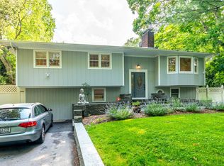 122 Woodbine Dr, East Hampton, NY 11937