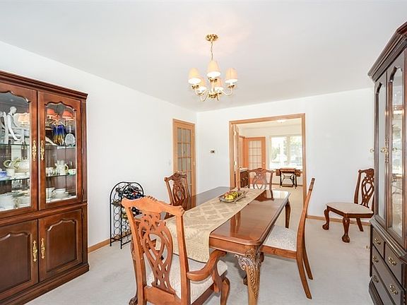 4th image of 475 Doxbury Ln