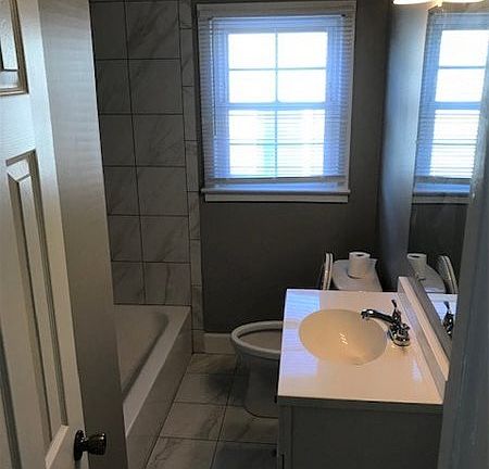 3rd image of 207 Hawley Ave