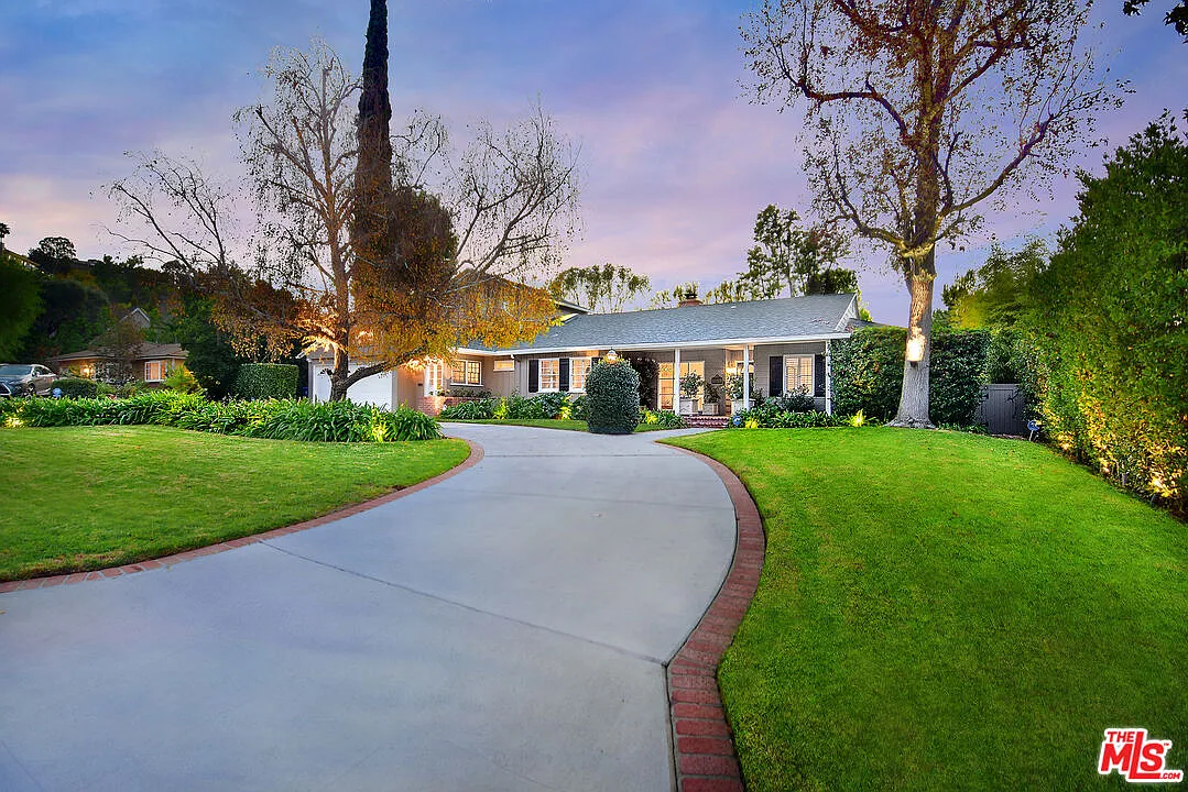 5 bed, 4.0 bath, 3300 sqft, $11,950 — Photo 3