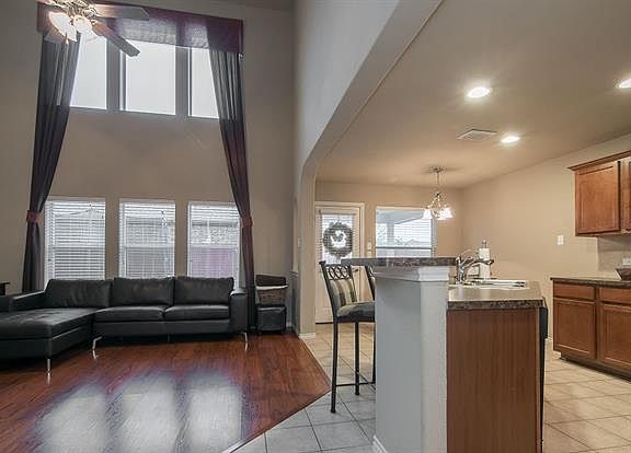 4th image of 2080 Meadow Park Dr
