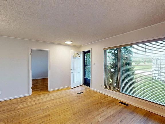 2nd image of 393 Railway St