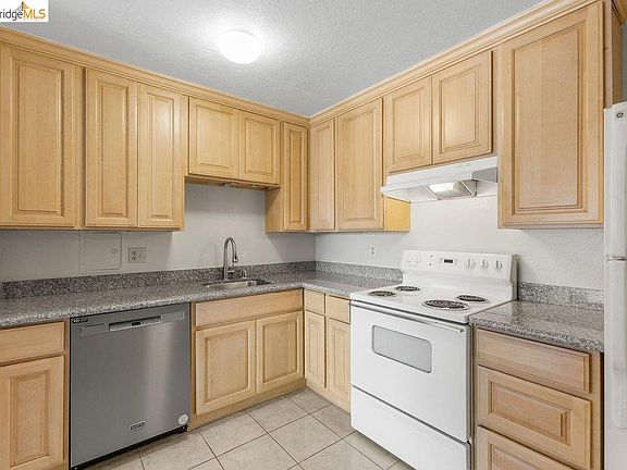 4th image of 555 Pierce St APT 804
