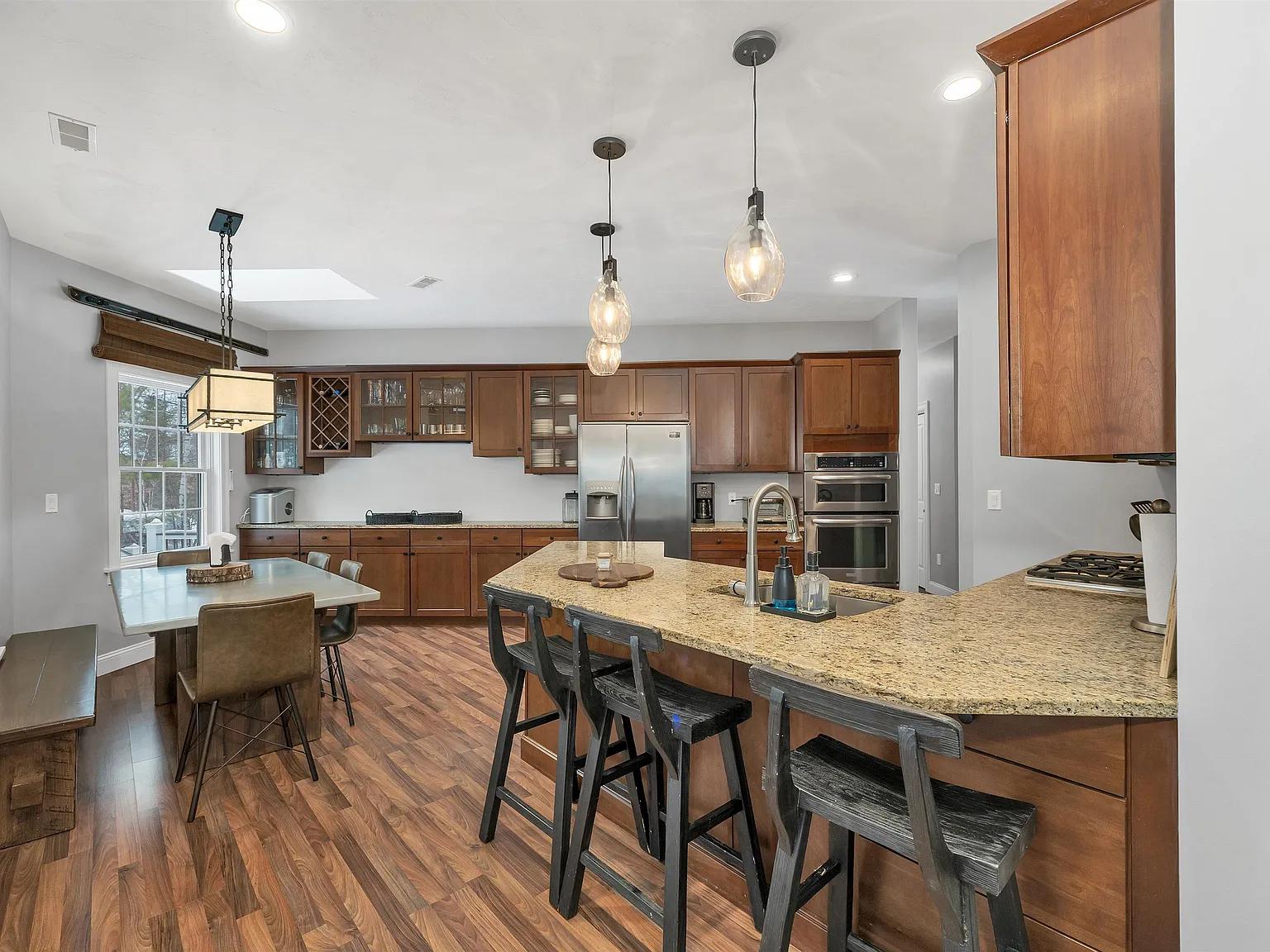5 bed, 3.0 bath, 4762 sqft, $18,000 — Photo 1