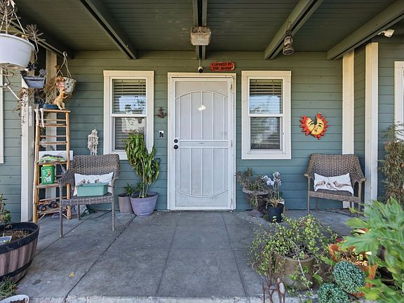 3rd image of 211 Eureka St