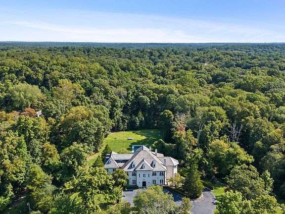 2nd image of 44 Hunting Ridge Rd