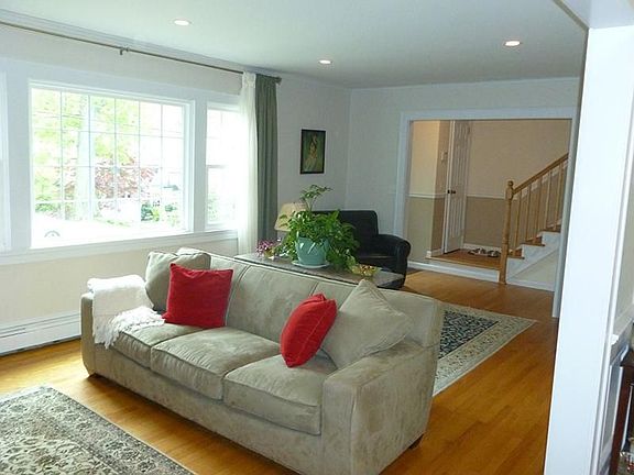 Sunny Renovated Edgewood Colonial