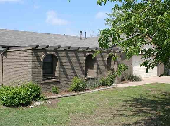 3rd image of 205 SW Crystal Hills Dr