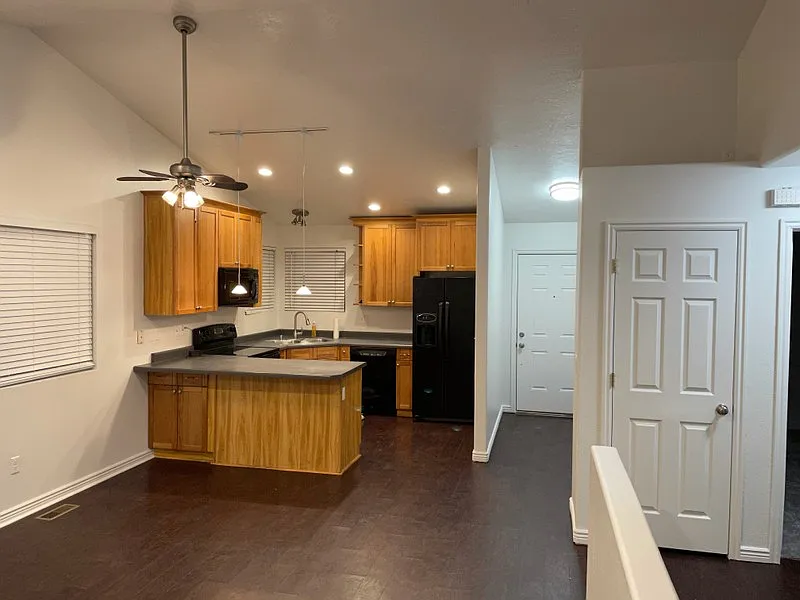 Recently Remodeled Draper house. — Photo 2