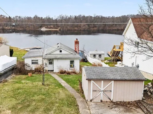 5990 Anglers Dr, Ortonville, MI 48462