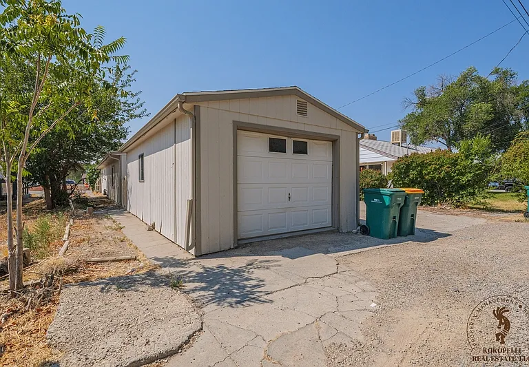 540 W 8th St — Photo 21