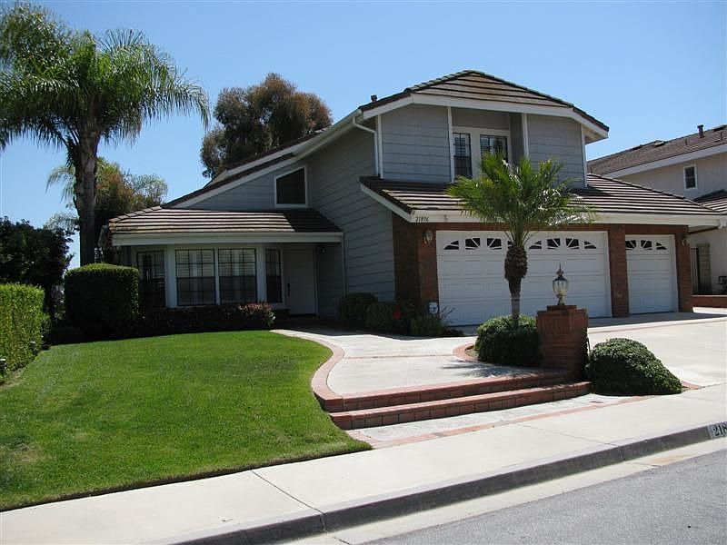 Located at the end of quiet cul de sac next to greenbelt & backing to arroyo!