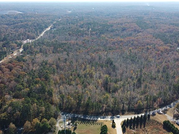 3rd image of 670 Mountain Rd