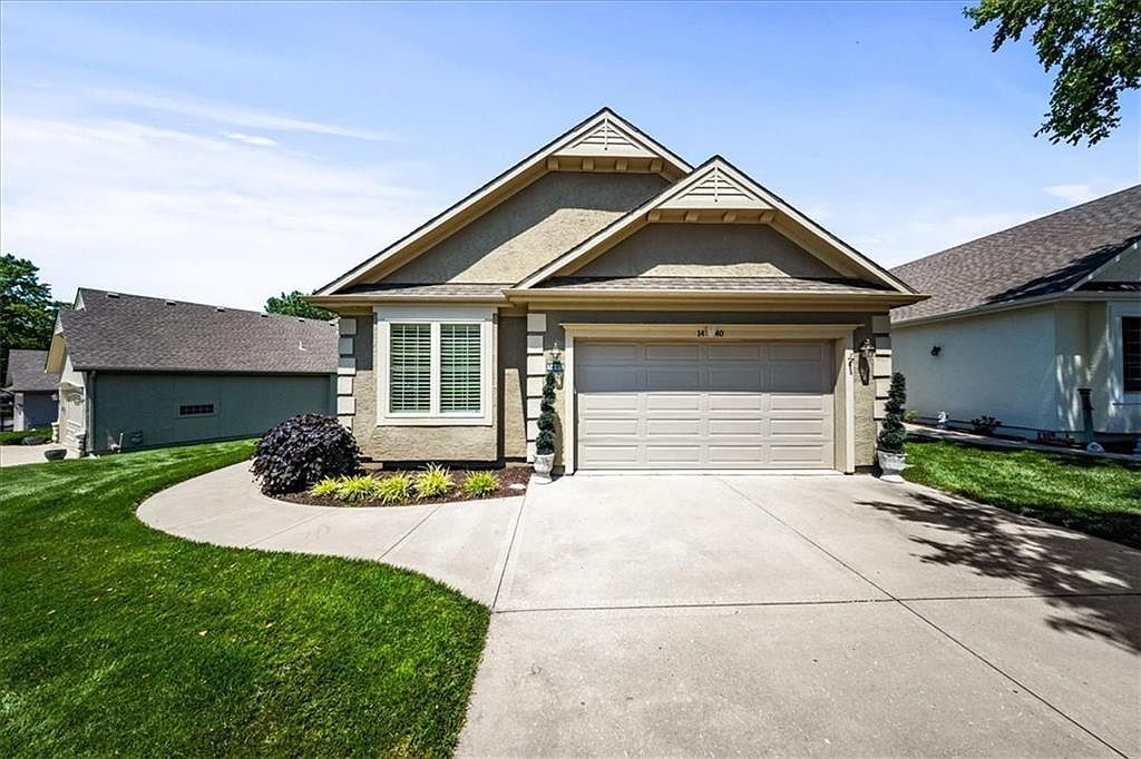 m*。様 House on the Hill heart　ロンパース　80 1440 SW Heartwood Dr, Lees Summit, MO 64081 | Zillow