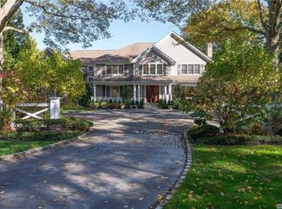 2105 Edge Rd, Syosset, NY 11791