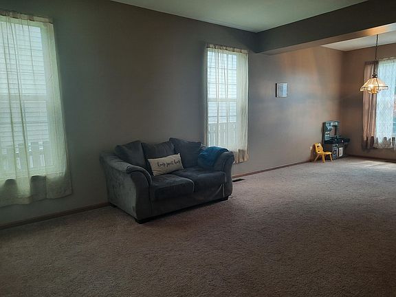 3rd image of 1011 Cambridge Dr