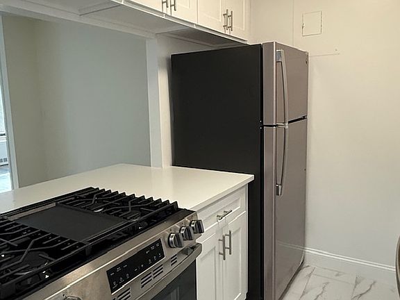 4th image of 400 E 70th St APT 907