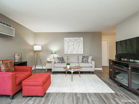4th image of 1053 W Ogden Ave APT 338