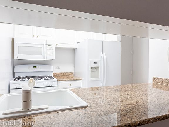 5th image of 210 E 65th St #14M