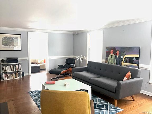3rd image of 107 Huntington Ct