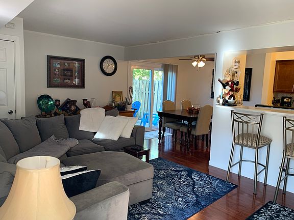3rd image of 1167 E Greenbriar Ln