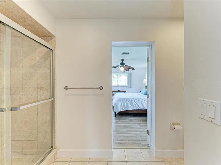 405 Bayside Ln — Photo 33