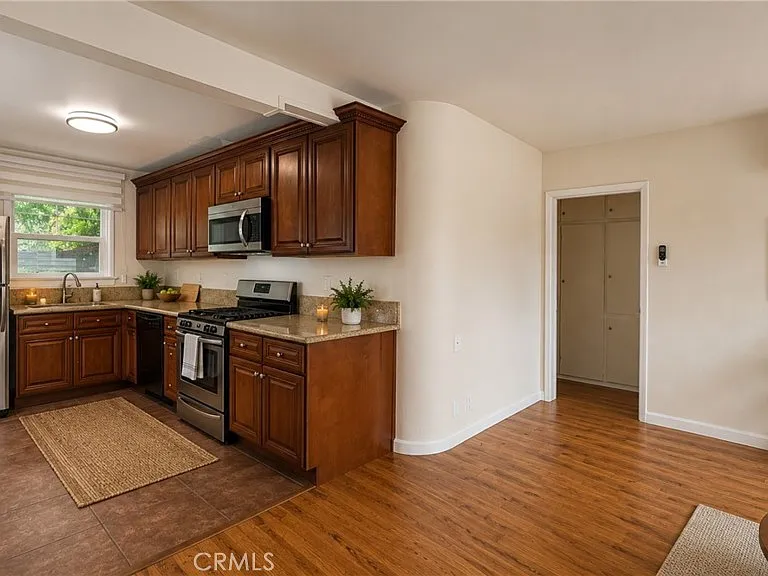 825 Green St — Photo 16
