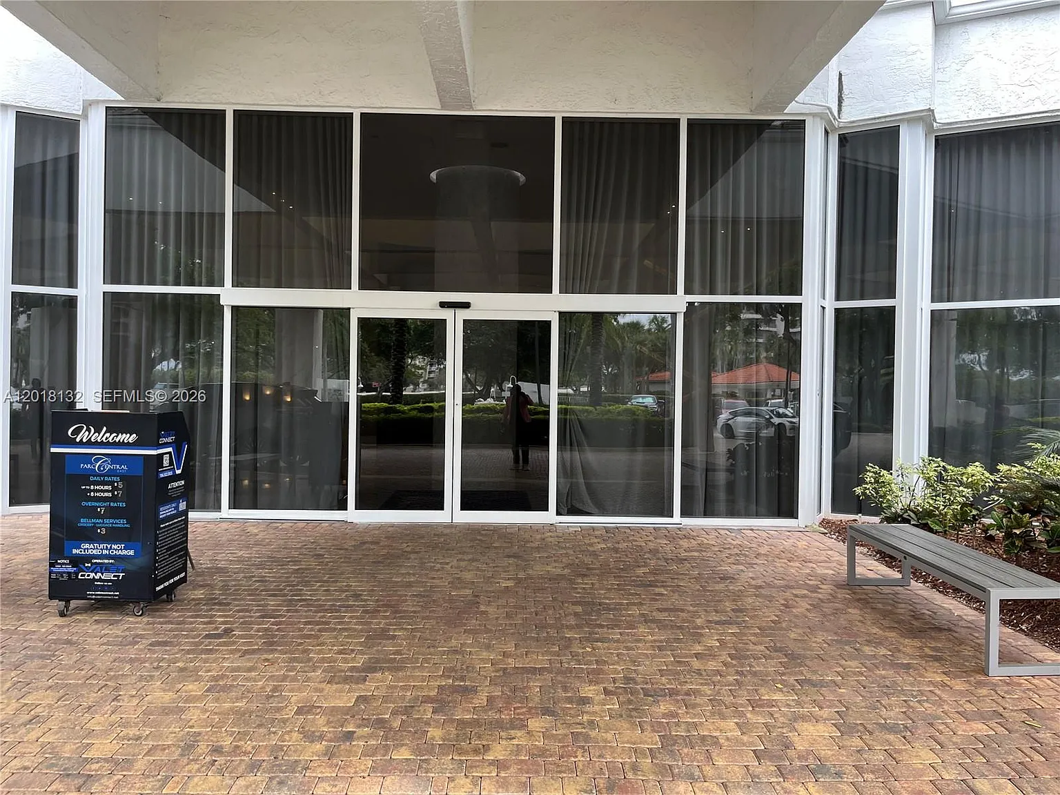 3 bed, 1181 sqft, $3,350 — Photo 3