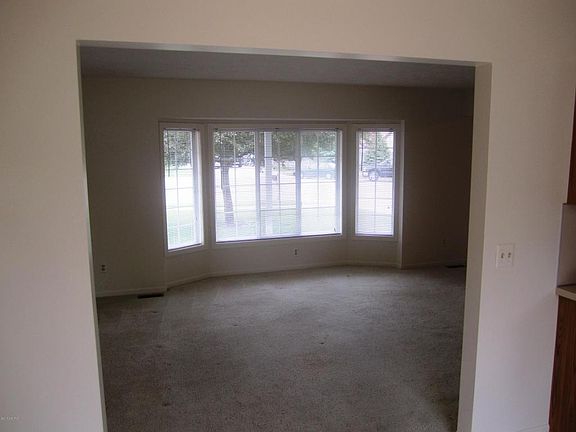 5th image of 4029 Klaver Ct SW