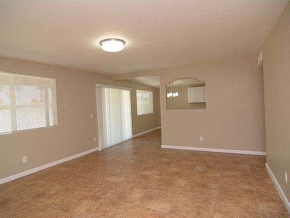 3rd image of 1733 E Missouri St