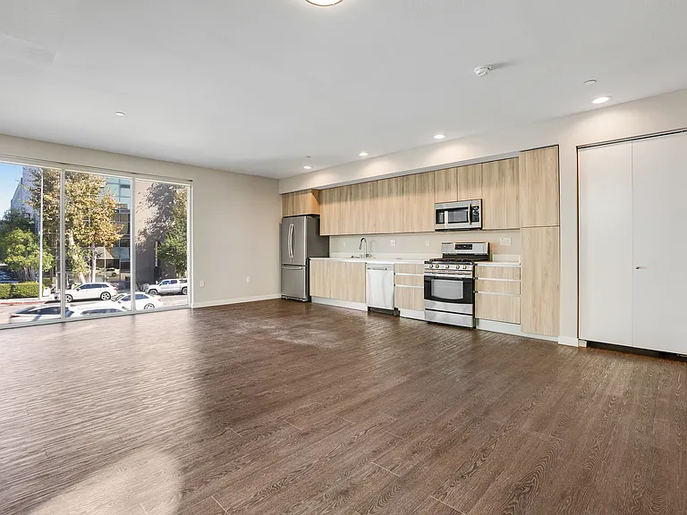 16300 Ventura Blvd #209 — Photo 10