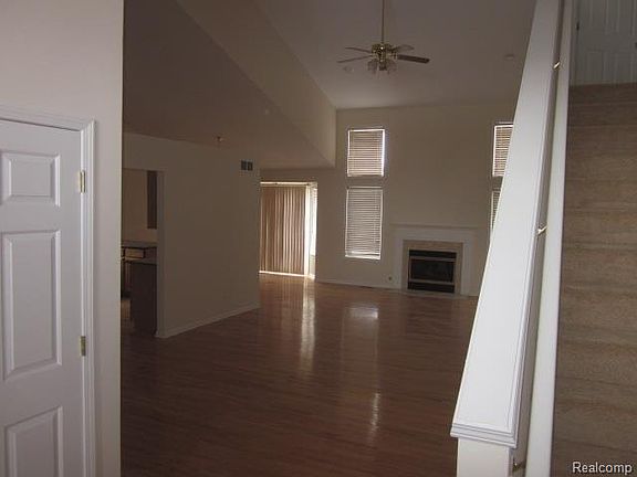 3rd image of 6081 Lochmore Dr