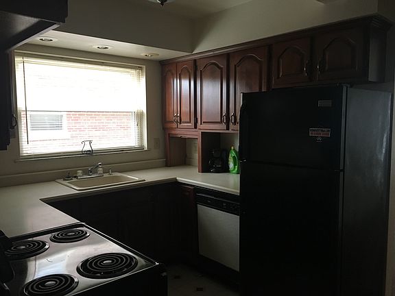 5th image of 1672 Llanfair Ave APT 2