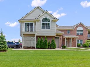 21914 Aberdeen Dr, Macomb, MI