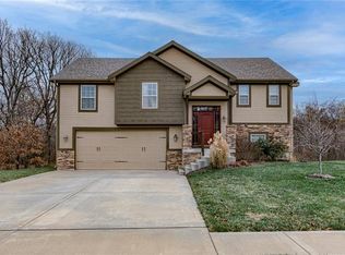 1205 Clear Creek Dr, Kearney, MO 64060